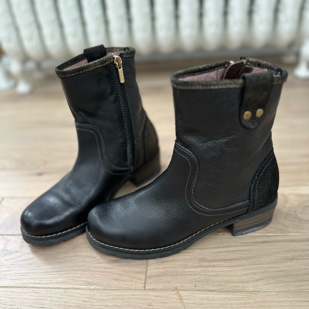 PIKOLINOS Leather Chelsea Boot With Gold Suede Accenting EU 37 / US 6.5-7